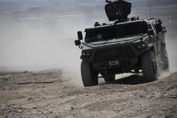 车载综合电源：多电压输出与冷启动适应性